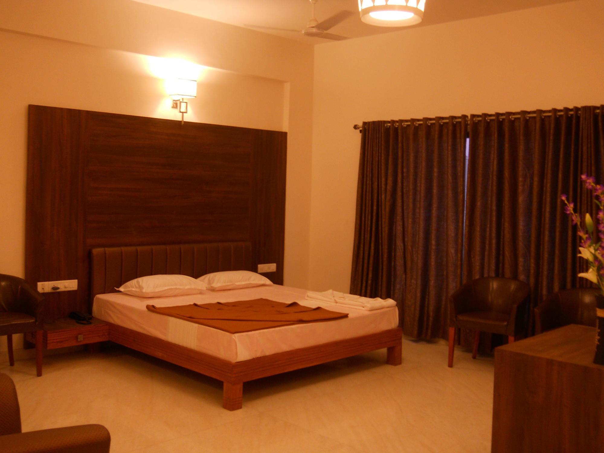 Hotel Grand 3D Bhuj Esterno foto