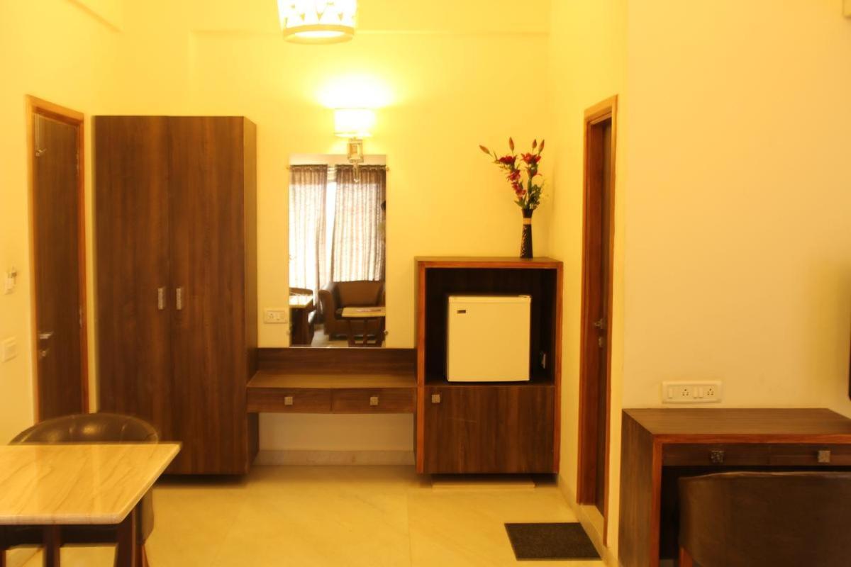 Hotel Grand 3D Bhuj Esterno foto