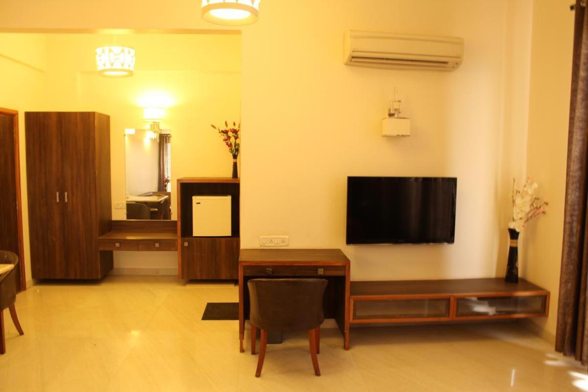 Hotel Grand 3D Bhuj Esterno foto